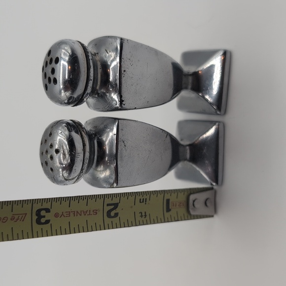 Vintage Diner Silver Toned Salt and Pepper Shakers - Picture 9 of 10